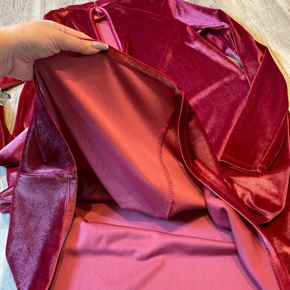 Red velvet dress - Picture 7 of 7